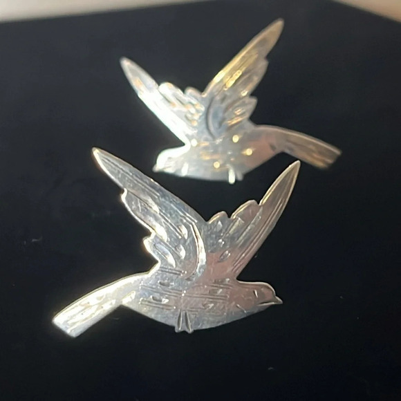 Sterling Silver Vintage Screw Back Swallow Bird Earrings - Picture 2 of 6